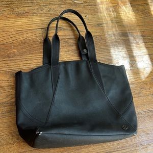 Lululemon tote. Black, good condition